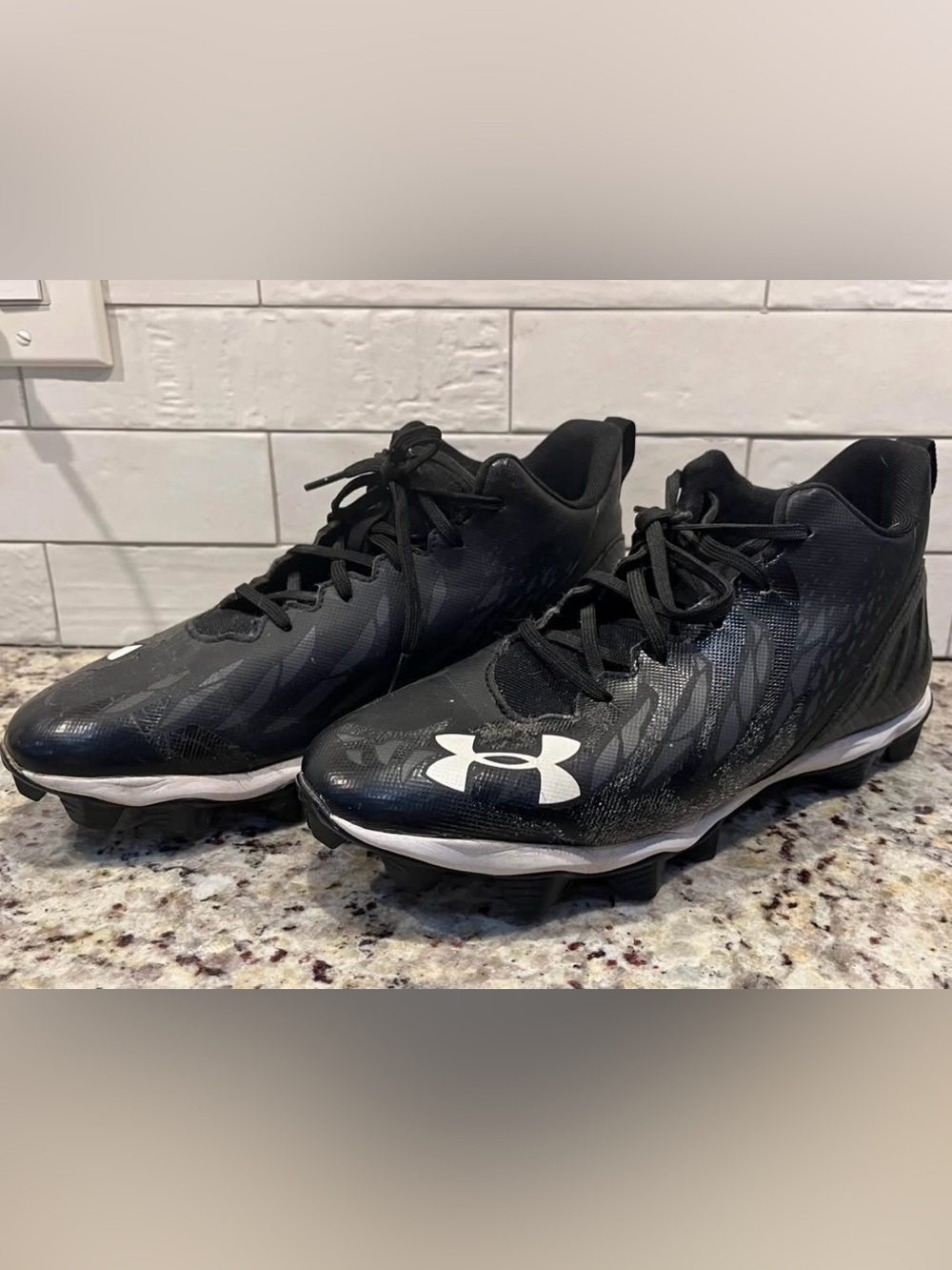 Under Armour Men's Spotlight Franchise RM/Select Mid Football Cleats - Size 8